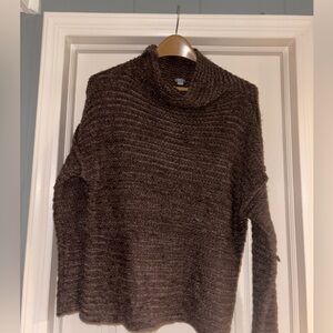 AMERICAN EAGLE DISTRESSED SWEATER